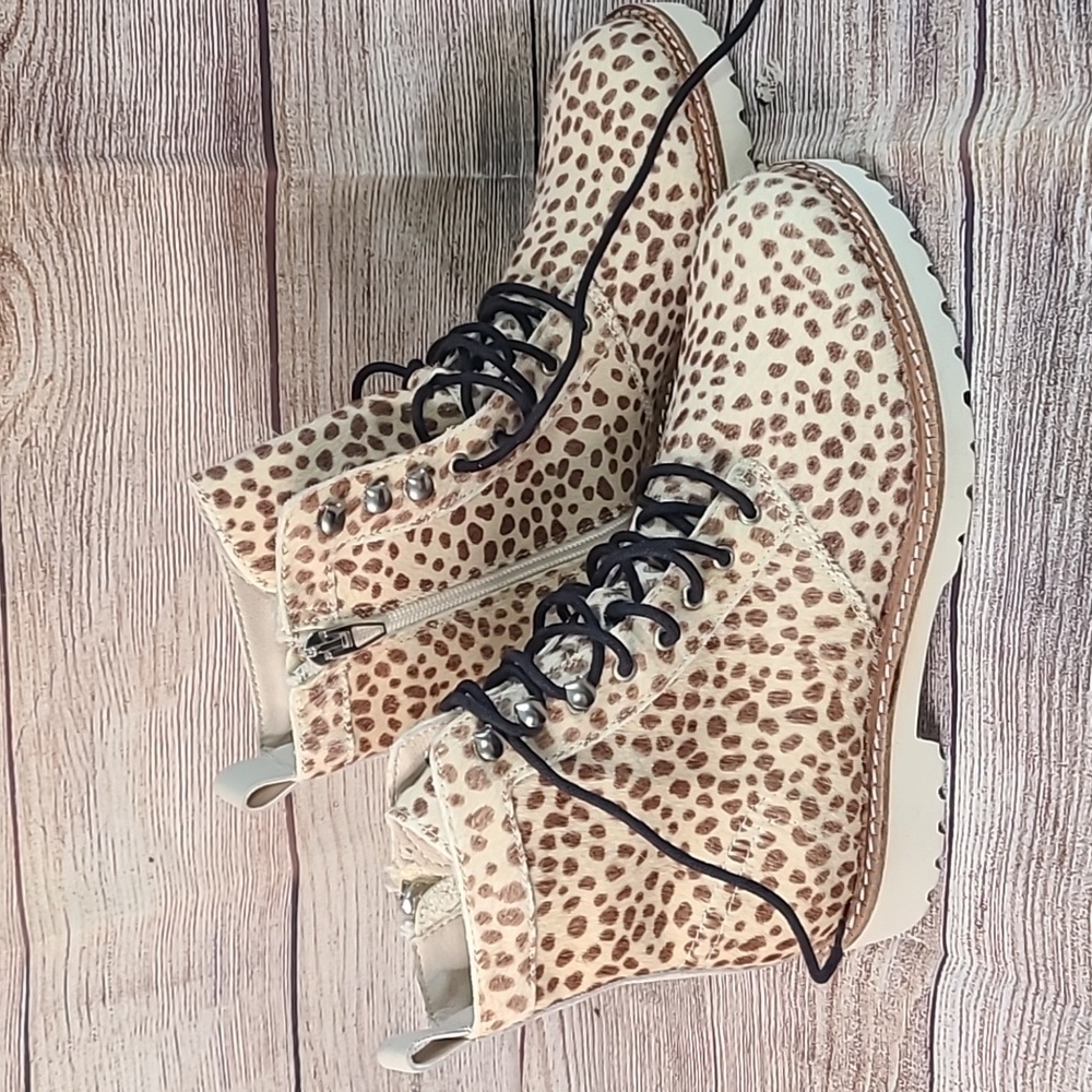 NEW Dolce Vita Avena Animal Print, Lace Up Combat Boots Sz. 7